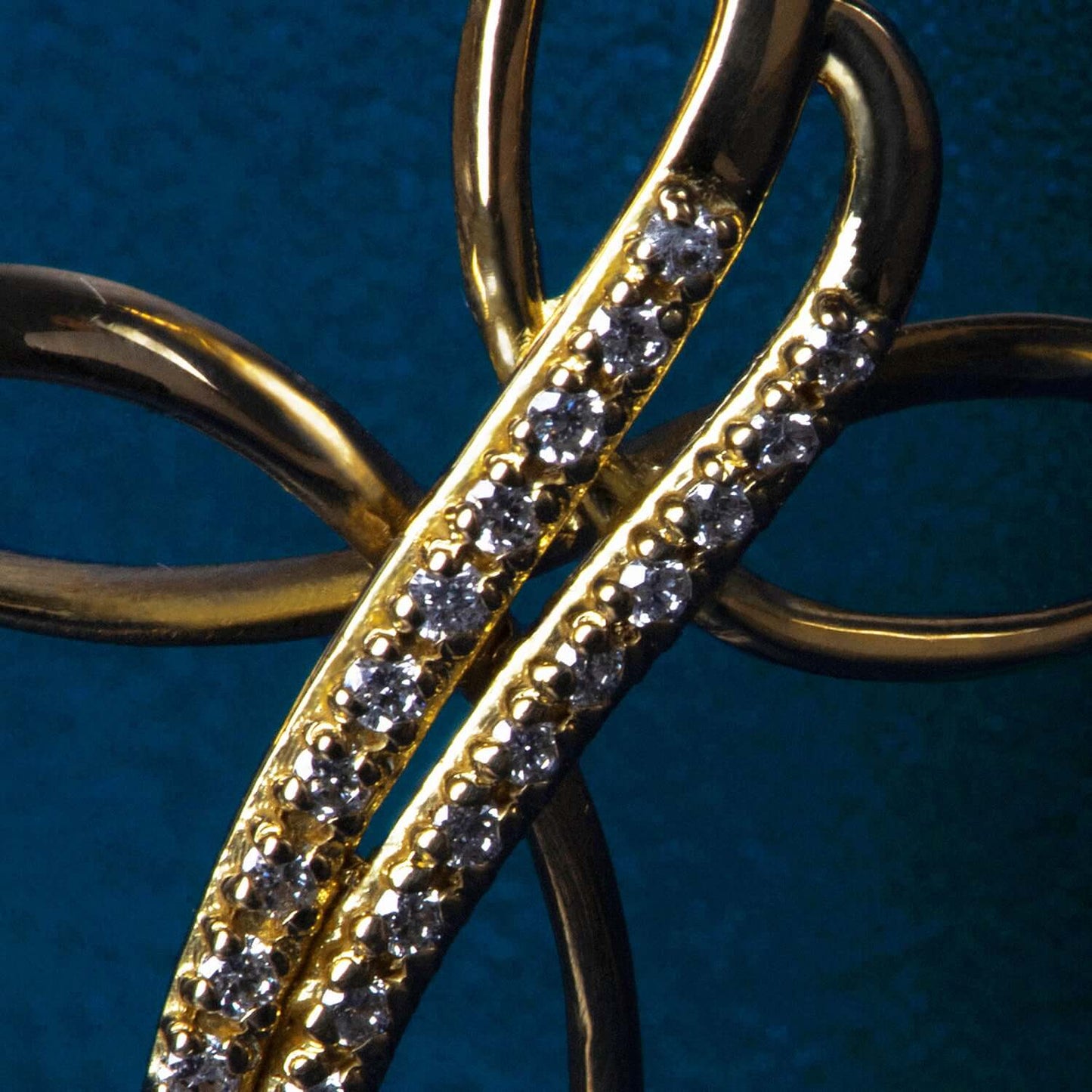 CROSS NECKLACE - DIAMONDS AND GOLD