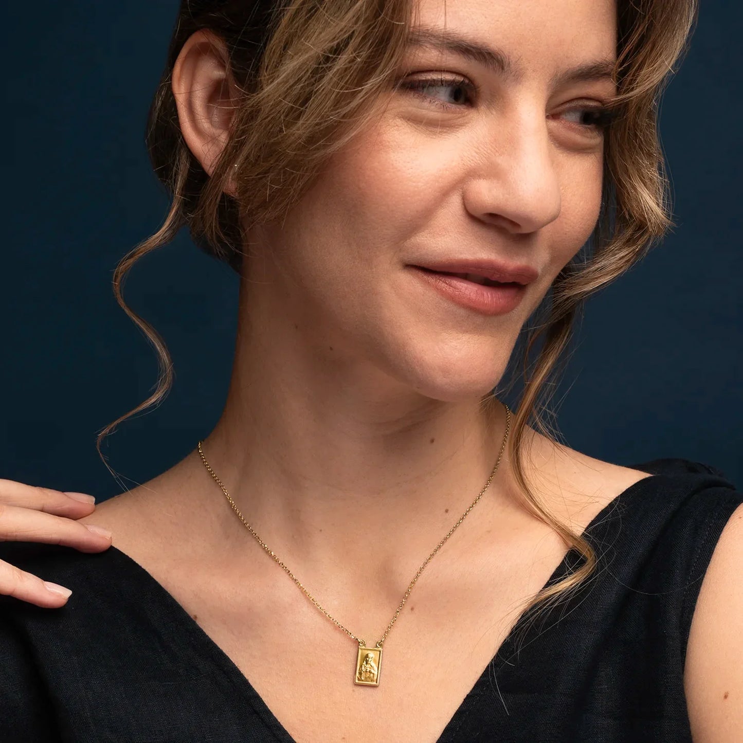 SCAPULAR NECKLACE - GOLDEN SILVER
