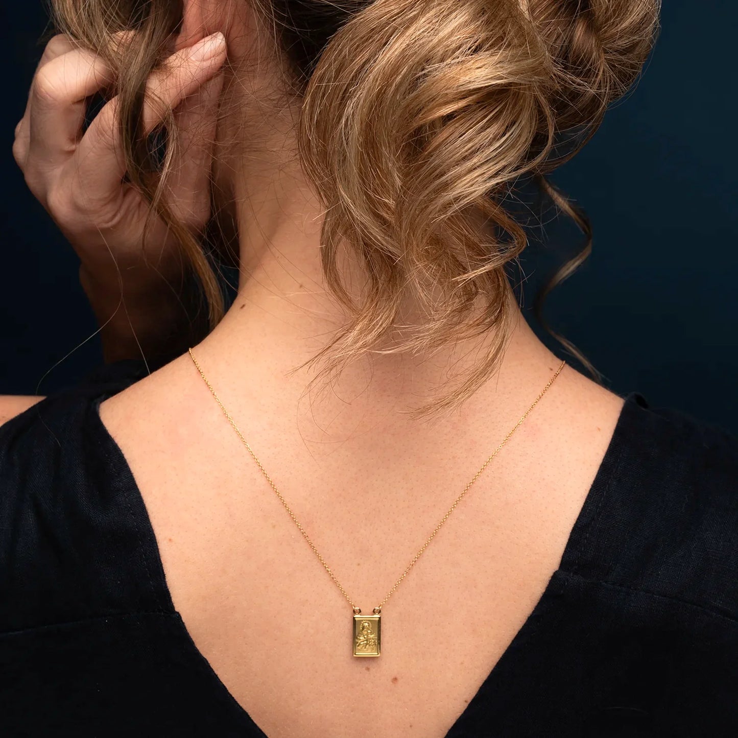 SCAPULAR NECKLACE - GOLD